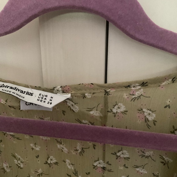 Sleeveless linen blouse and semi sheer floral blouse - Picture 9 of 9